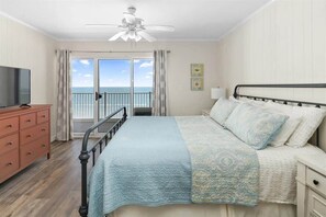 4 bedrooms, iron/ironing board, WiFi, bed sheets - Oceanfront Penthouse w/ Tons of Space and a Pool (Ocean City)