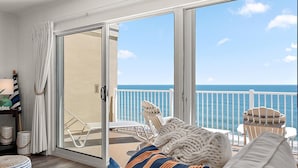 Living area - Oceanfront Penthouse w/ Tons of Space and a Pool (Ocean City)