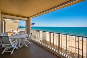 Outdoor dining - Oceanfront Penthouse w/ Tons of Space and a Pool (Ocean City)