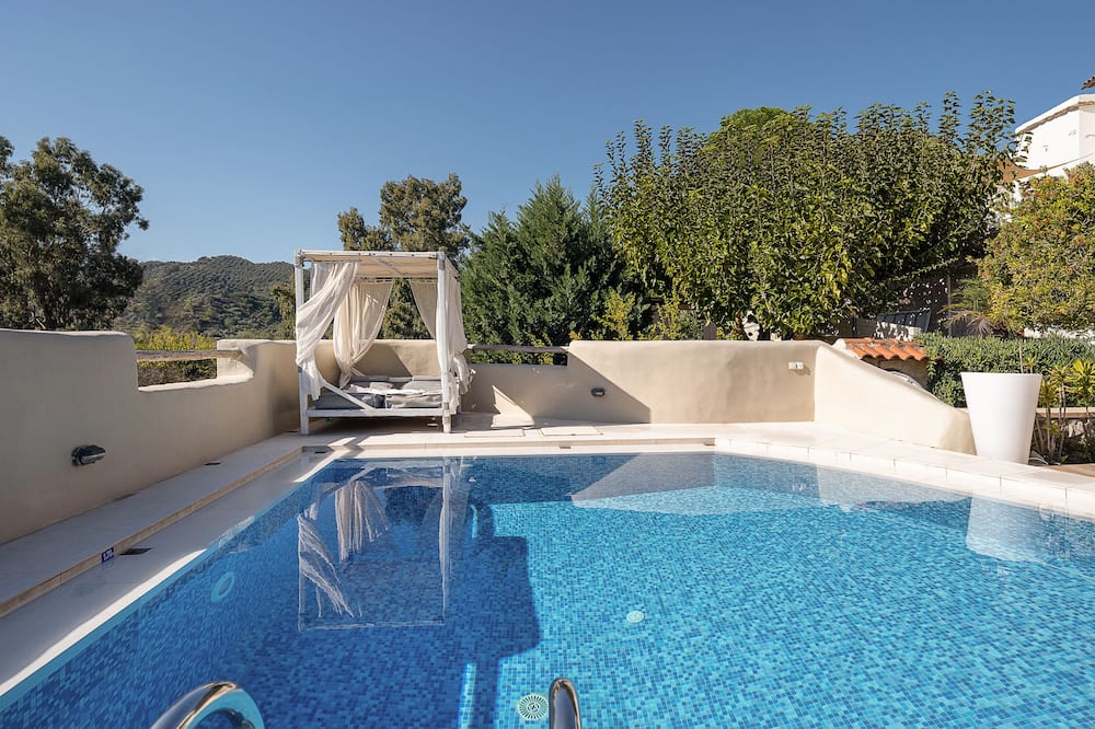 Verekinthos Villa, a Fine Country Retreat