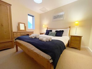 3 bedrooms, travel cot, Internet