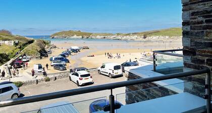 Beautiful Porth beach front 3 bedroom apartment