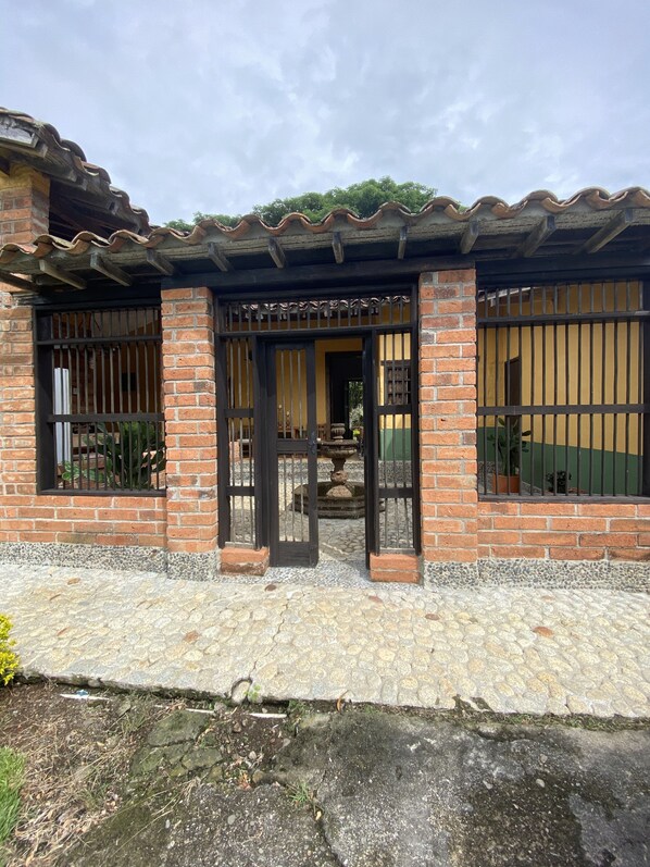 Exterior detail - Finca la Esmeralda (Andes)