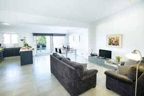 DVD player, ping pong