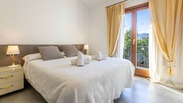 2 chambres, coffres-forts dans les chambres, fer et planche Ă repasser