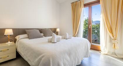 Town centre apartment with pool and private parking