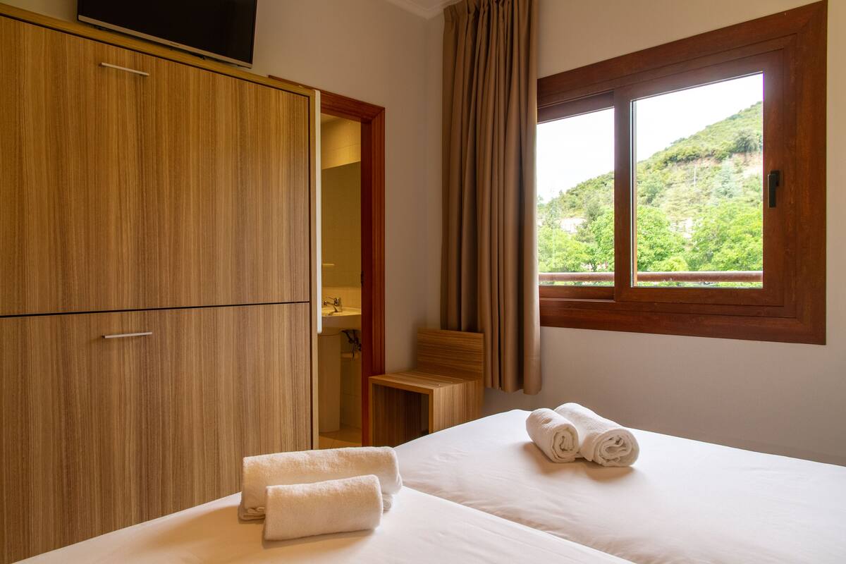 Classic Quadruple Room | Free WiFi, bed sheets