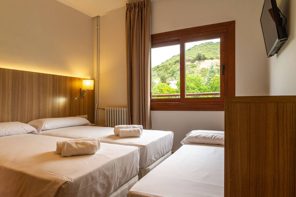 Classic Triple Room | Free WiFi, bed sheets