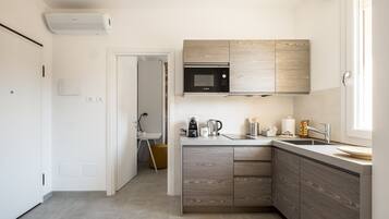 Apartemen Comfort | Dapur pribadi | Lemari es besar, microwave, oven, dan kompor