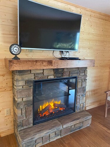Cabin Sleeps 12, Hot Tub, Movie Room, Game Room
