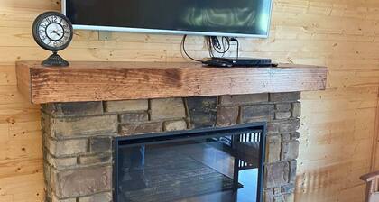 Cabin Sleeps 12, Hot Tub, Movie Room, Game Room