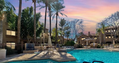 Kick Back w/ King Bed and Mountain & Pool Views