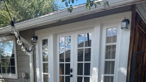 A house with a covered patio, a black grill, and a white exterior. - Rose House, Two walkable blocks to Historic Downtown Prescott Courthouse (Prescott)
