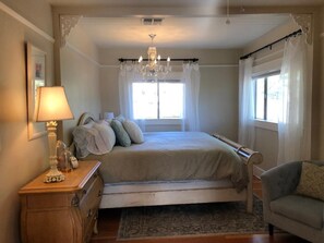 2 bedrooms, iron/ironing board, free WiFi, bed sheets - Rose House, Two walkable blocks to Historic Downtown Prescott Courthouse (Prescott)