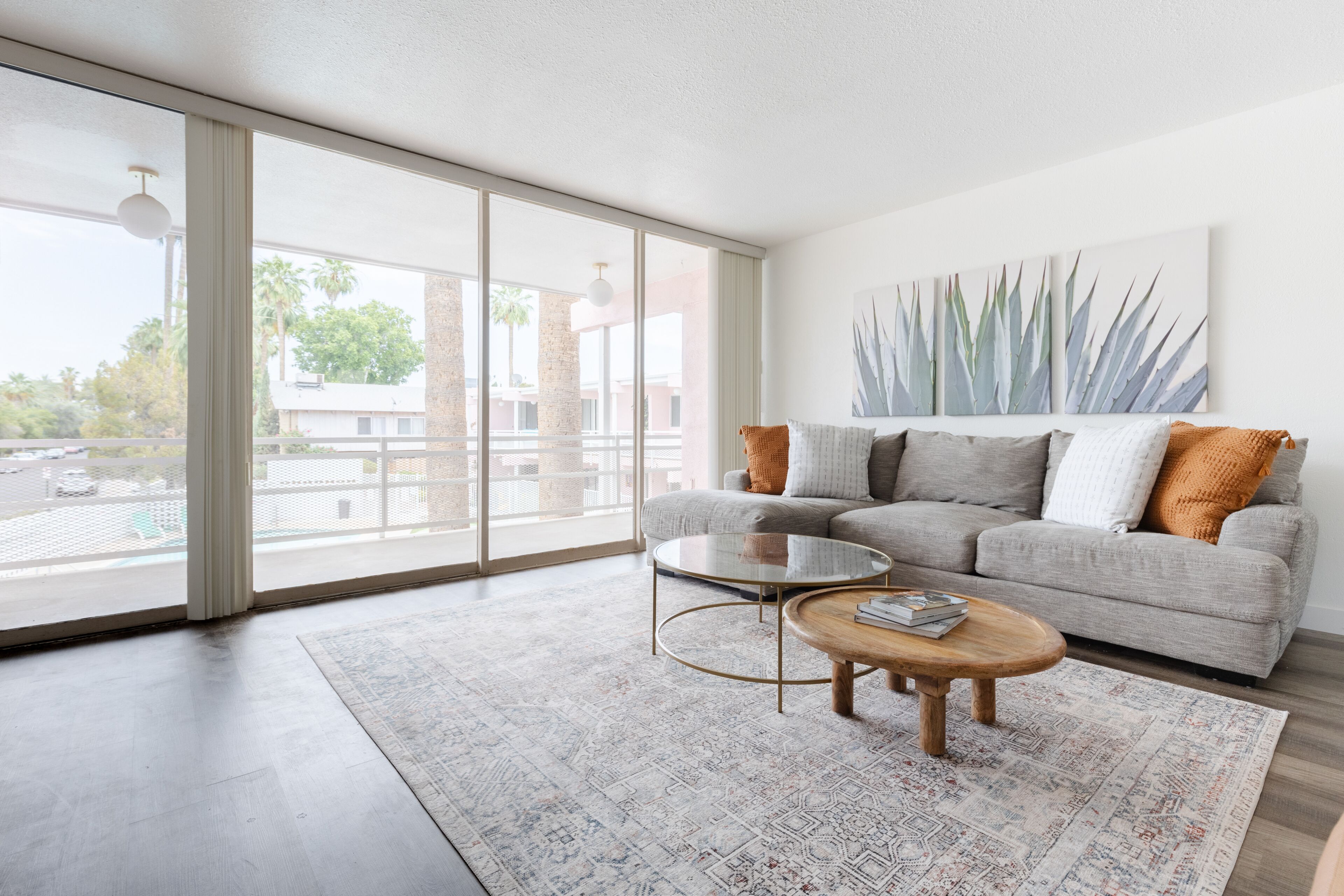 Vintage Point - 2BR 2BA King Bed Walk to OLD TOWN!!