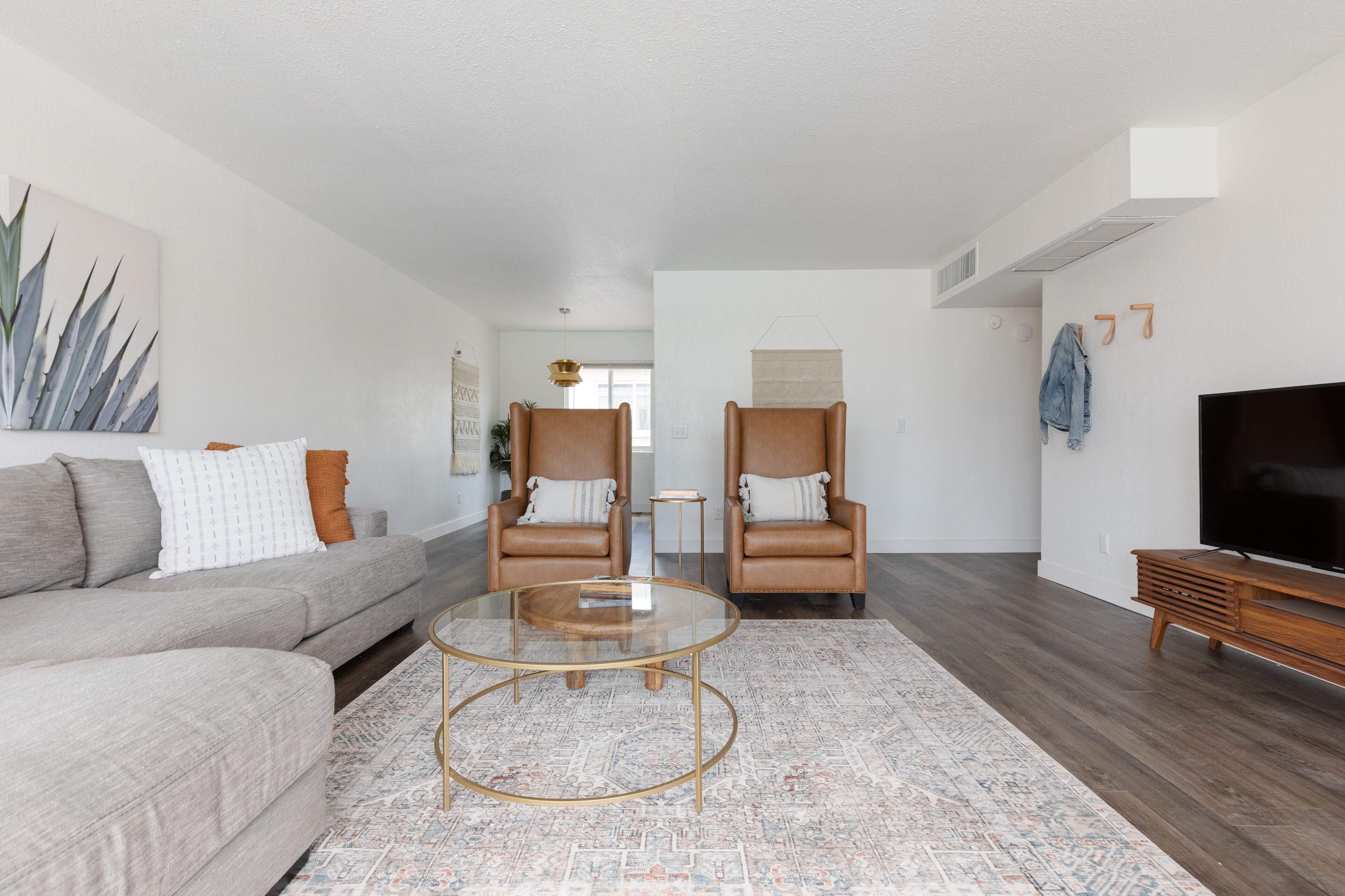 Vintage Point - 2BR 2BA King Bed Walk to OLD TOWN!!