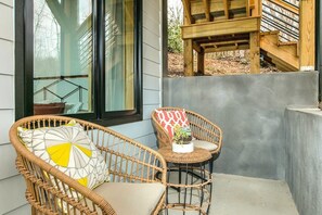 Terrace/patio - Cozy Comfortable Asheville Couple's Getaway (Asheville)