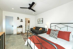1 bedroom, iron/ironing board, free WiFi, bed sheets - Cozy Comfortable Asheville Couple's Getaway (Asheville)