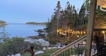 Rock Haven Cottage, on the ocean!