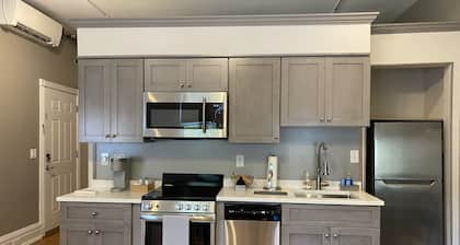 Luxe Studio 1 Loft Main St. Beacon Luxury Steam Shower! Kitchen, Washer/Dryer