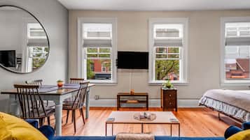 1 habitación, tabla de planchar con plancha, wifi gratis y ropa de cama