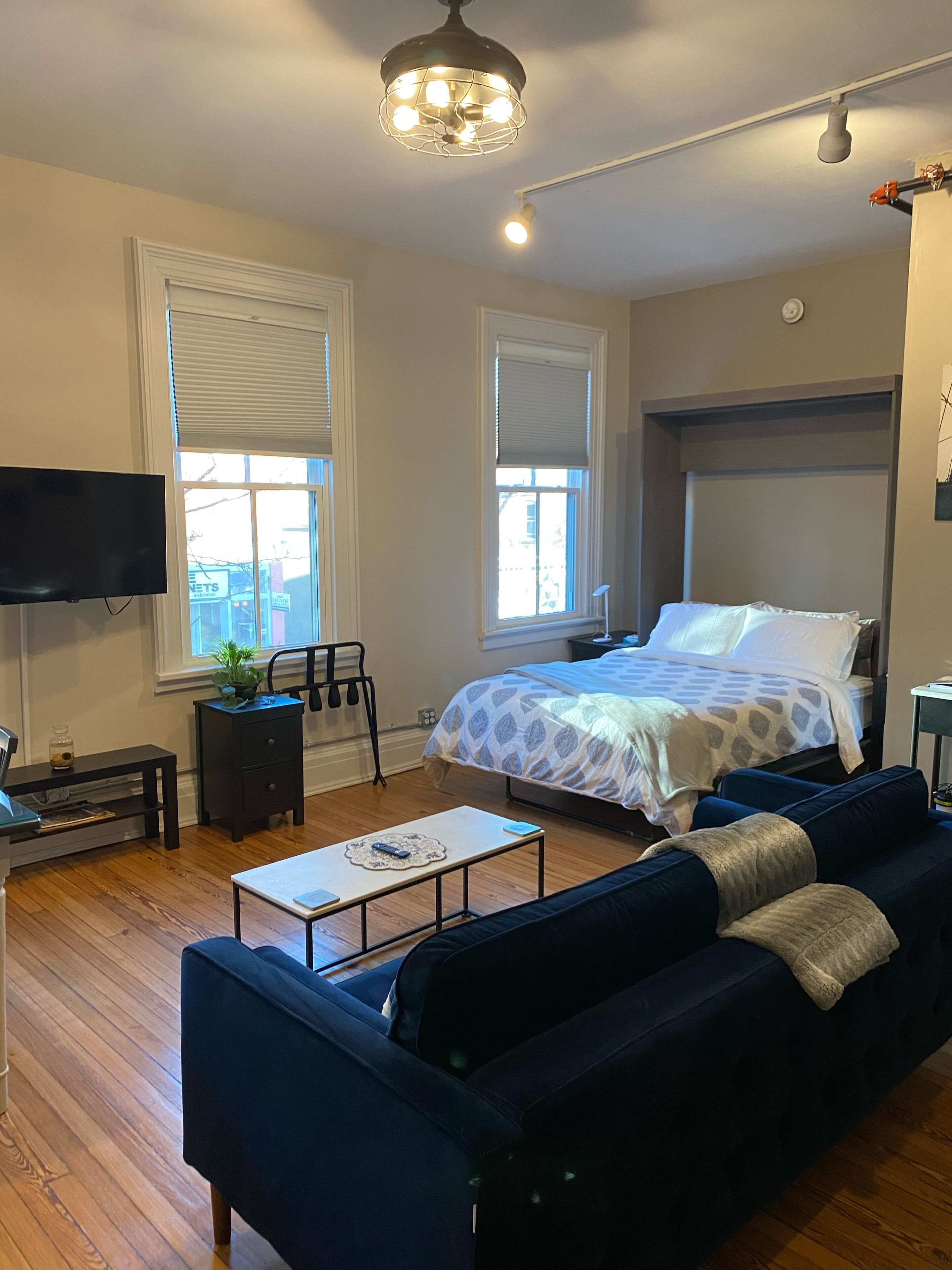 Luxe Studio 1 Loft Main St. Beacon Luxury Steam Shower! Kitchen, Washer/Dryer