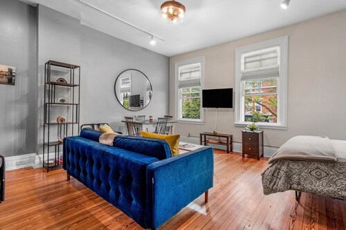 Luxe Studio 1 Loft Main St. Beacon Luxury Steam Shower! Kitchen, Washer/Dryer