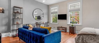 Luxe Studio 1 Loft Main St. Beacon Luxury Steam Shower! Kitchen, Washer/Dryer