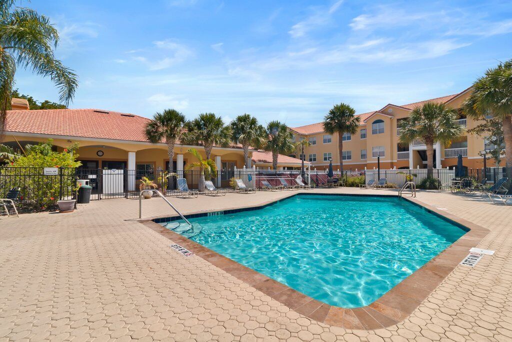 Central Location/3 mi. to beach/Gated
