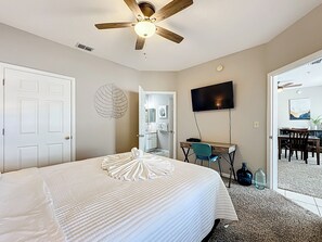 2 sovrum, skrivbord, strykjärn/strykbräda och gratis wi-fi