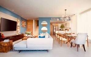 Smart TV - LUXURY WATERFRONT VILLA IN CAP-CANA (Punta Cana)