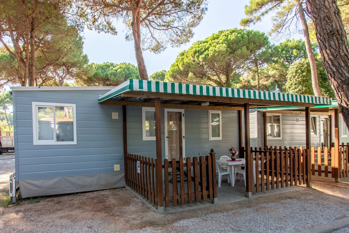 Deluxe Mobile Home | 2 slaapkamers, luxe beddengoed, verduisterende gordijnen