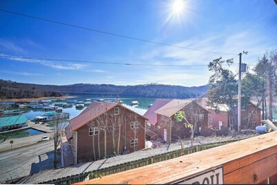 Fabulous view, walking distance from Flat Hollow Marina 