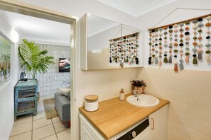 Unclassified image, 5 of 10, button