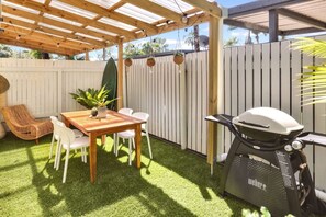 Unclassified image, 5 of 10, button