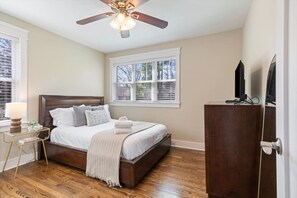 Unclassified image, 4 of 41, button - Stunning Nashville Charm - Convenient to Downtown (Nashville)