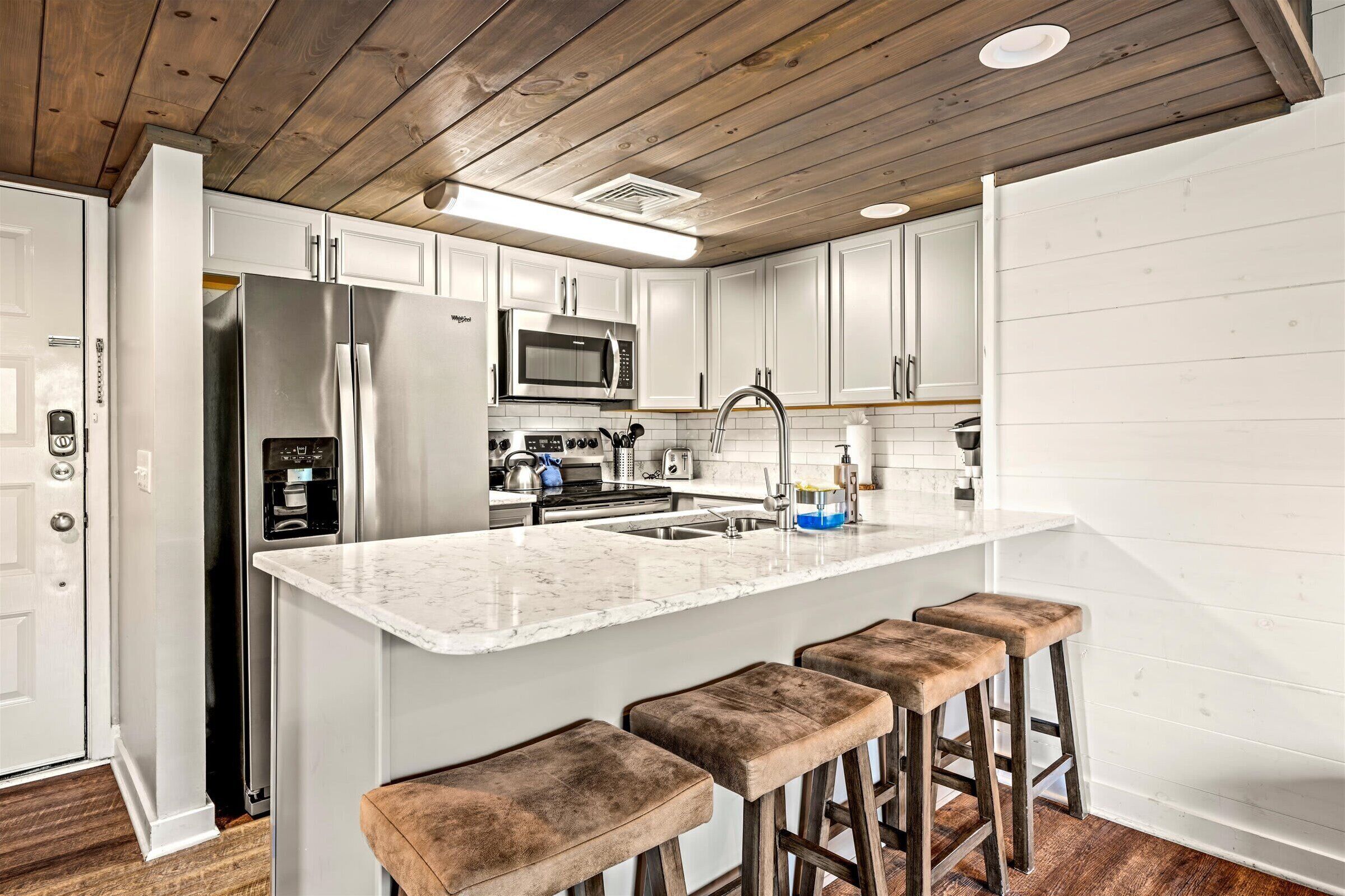 Refrigerador, microondas, horno y parrilla de estufa 