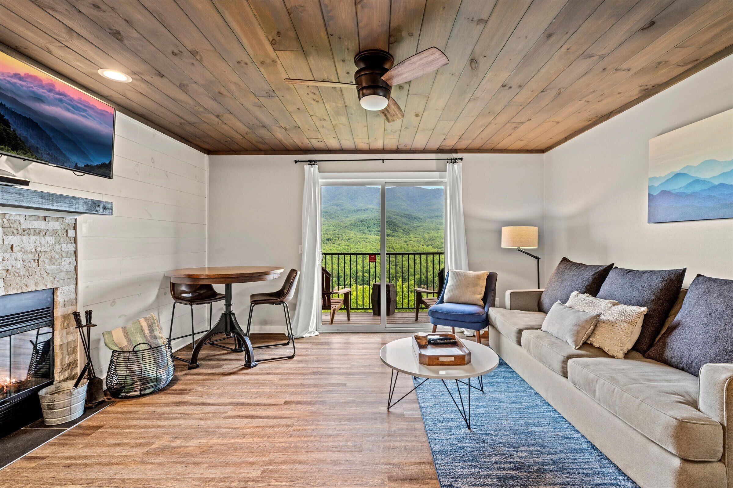 Fernseher, Kamin, Arbeitsbereiche