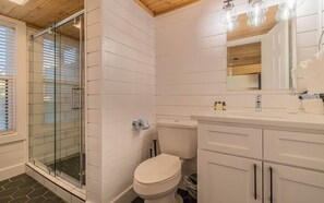 Douche, sĂšche-cheveux, savon