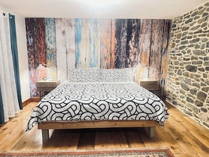 3 bedrooms, desk, iron/ironing board, free WiFi