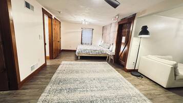 3 habitaciones, escritorio, tabla de planchar con plancha y wifi gratis