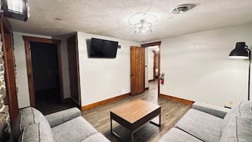Smart TV, computer monitors