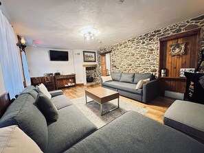 Smart TV, computer monitors