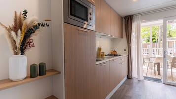 Casa mobile Comfort (Pets Not Allowed) | Cucina privata | Frigorifero, piano cottura, pentole/stoviglie/utensili