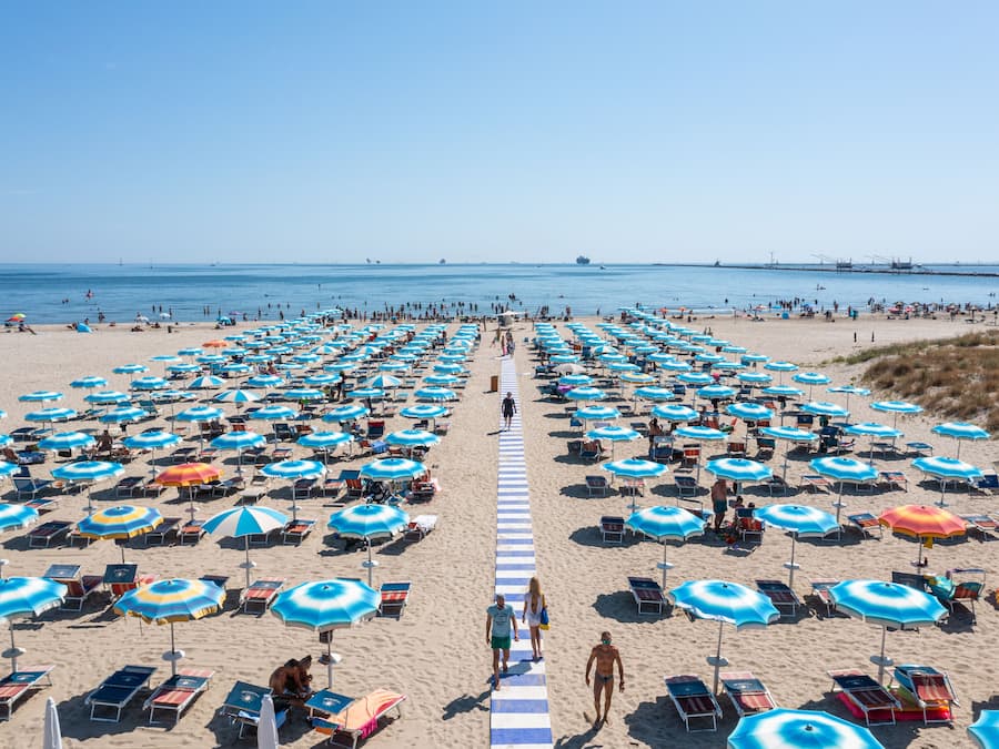 Private beach, white sand, beach volleyball, beach bar