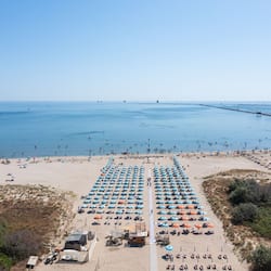 Private beach, white sand, beach volleyball, beach bar