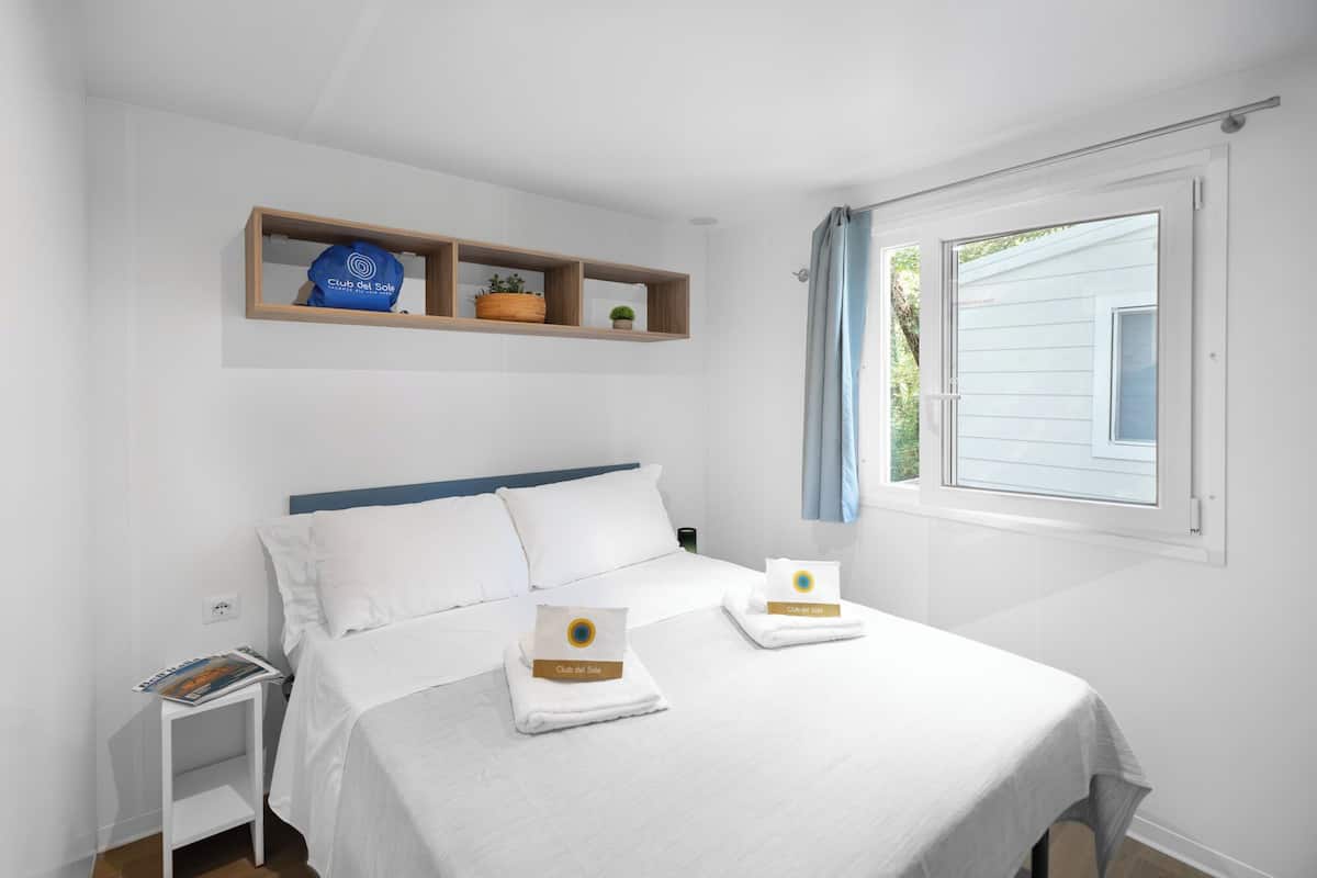 Standard Mobile Home (Pet Friendly) | Cribs/infant beds