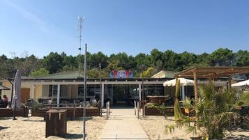 Beach bar