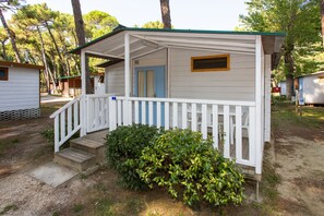 Comfort Chalet (Pet Friendly) | Cribs/infant beds