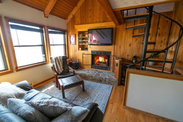 Smart TV, fireplace - Cozy ski cabin in Canaan Valley nr ski resorts (Davis)